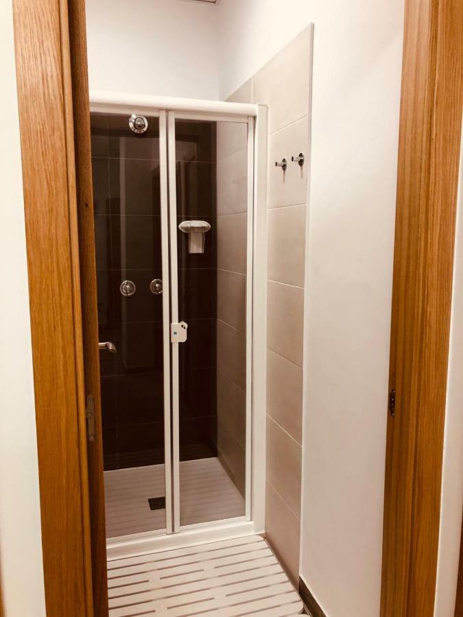 Albergue Sixtos No Caminho سانتياغو دي كومبوستيلا المظهر الخارجي الصورة