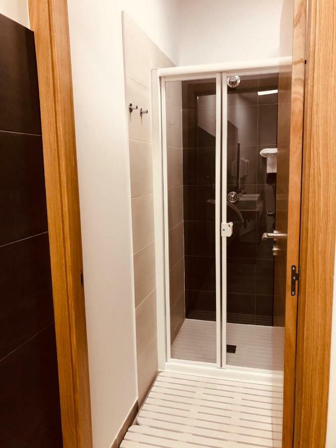 Albergue Sixtos No Caminho سانتياغو دي كومبوستيلا المظهر الخارجي الصورة