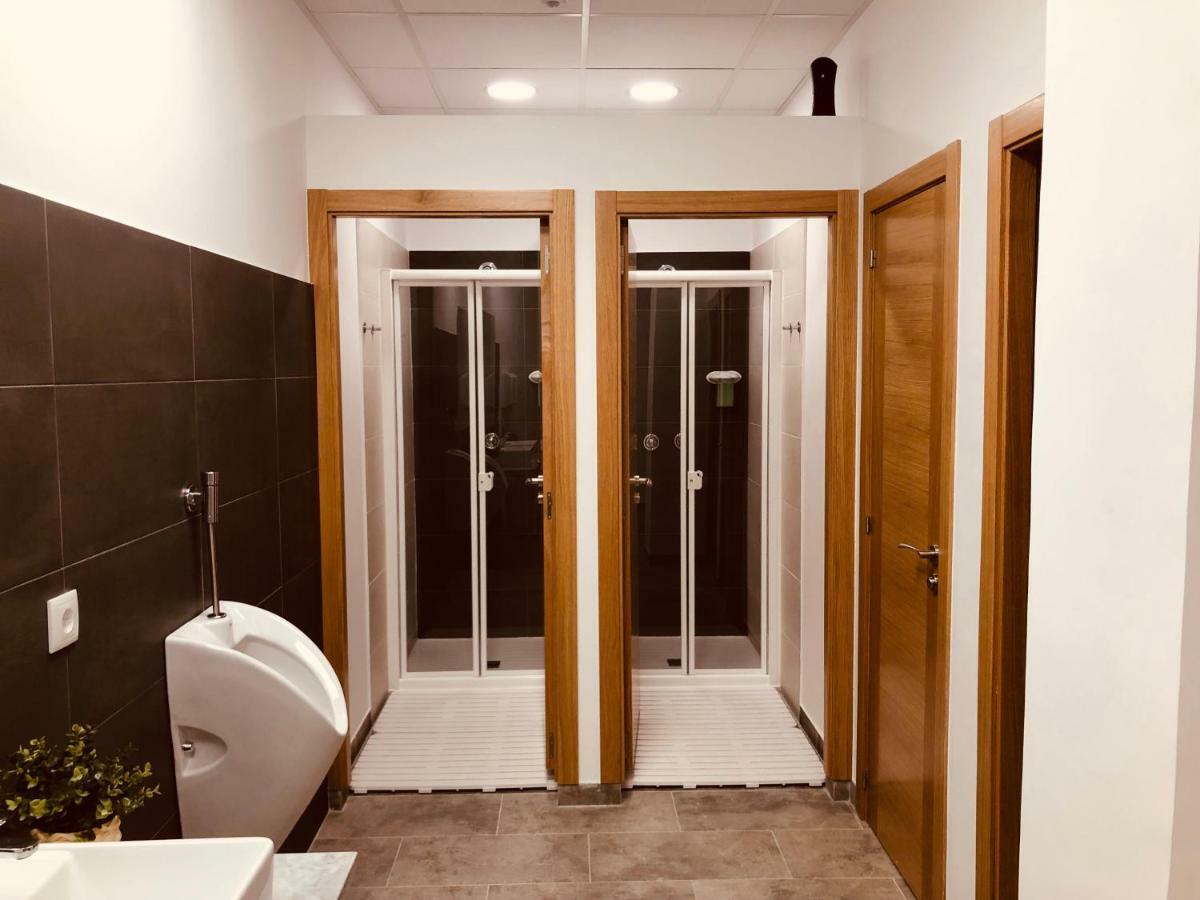 Albergue Sixtos No Caminho سانتياغو دي كومبوستيلا المظهر الخارجي الصورة