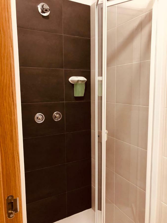 Albergue Sixtos No Caminho سانتياغو دي كومبوستيلا المظهر الخارجي الصورة
