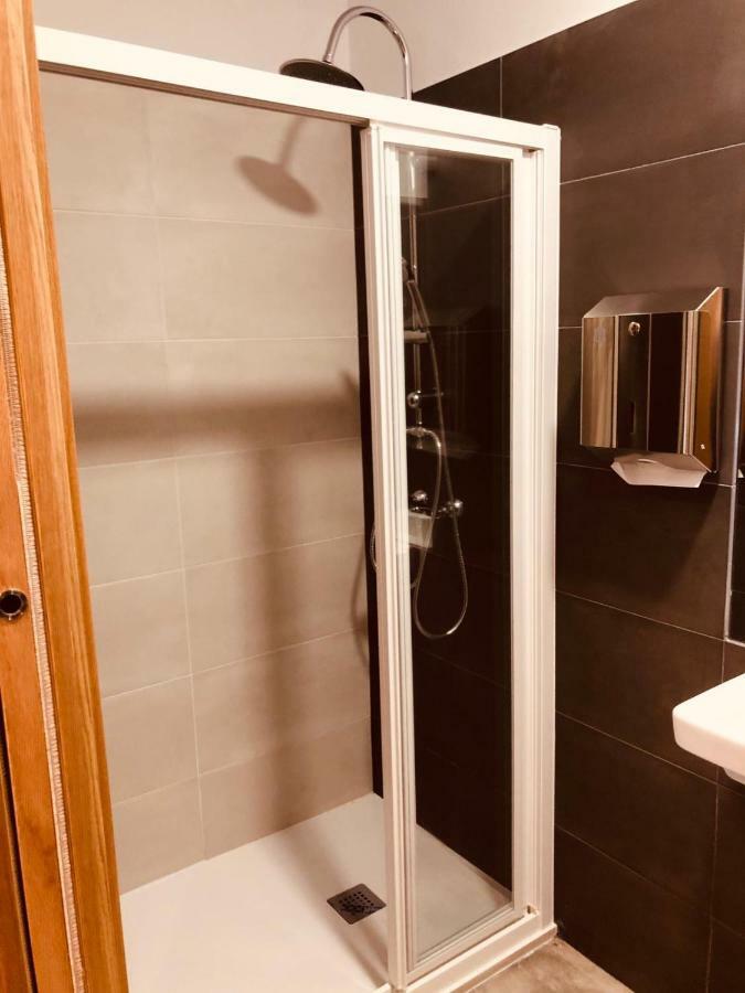 Albergue Sixtos No Caminho سانتياغو دي كومبوستيلا المظهر الخارجي الصورة